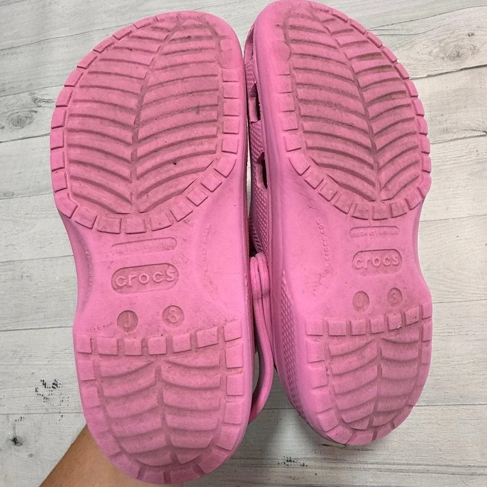 Crocs classic slip on clogs pink juniors size 3